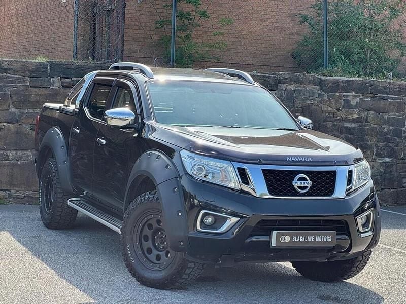 Black Used 2016 Nissan Navara Tekna Pickup | £9,995 (Fair price) - Image 1/4