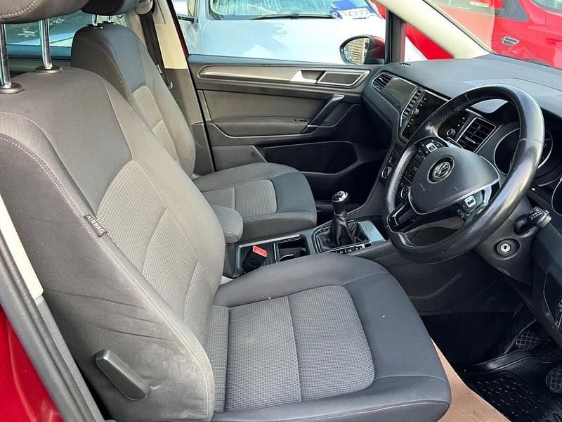 Used VW Golf Sportsvan Match 116 HP (85 kW) 2019 Red MPV