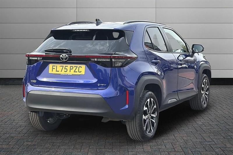 Used Toyota Yaris Cross Design 116 HP (85 kW) 2025 Blue SUV