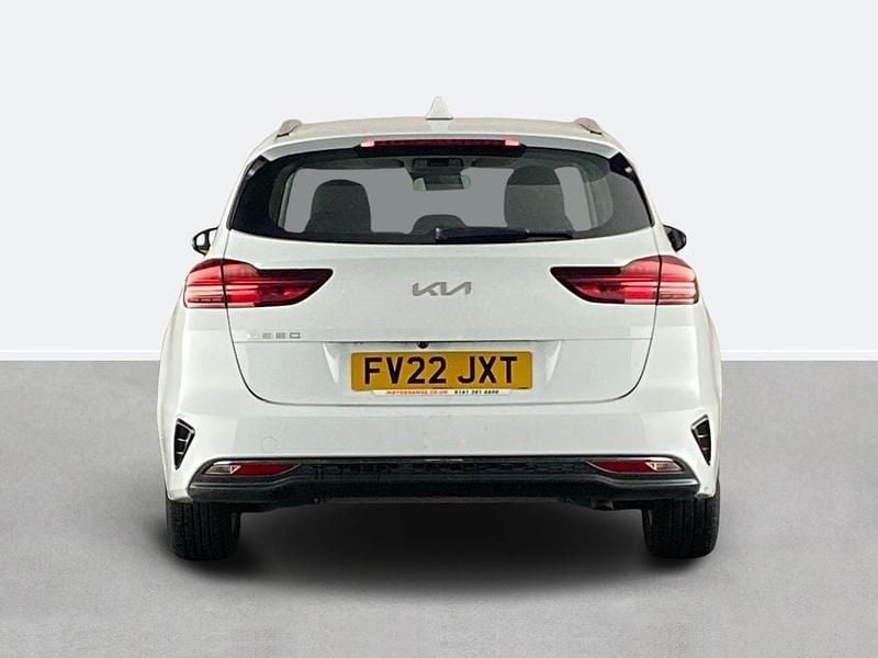 Used Kia Ceed 2022 White Hatchback