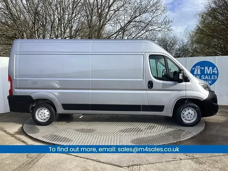 Second-hand Vauxhall Movano 140 CP (102 kW) 2024 Gri Monovolum