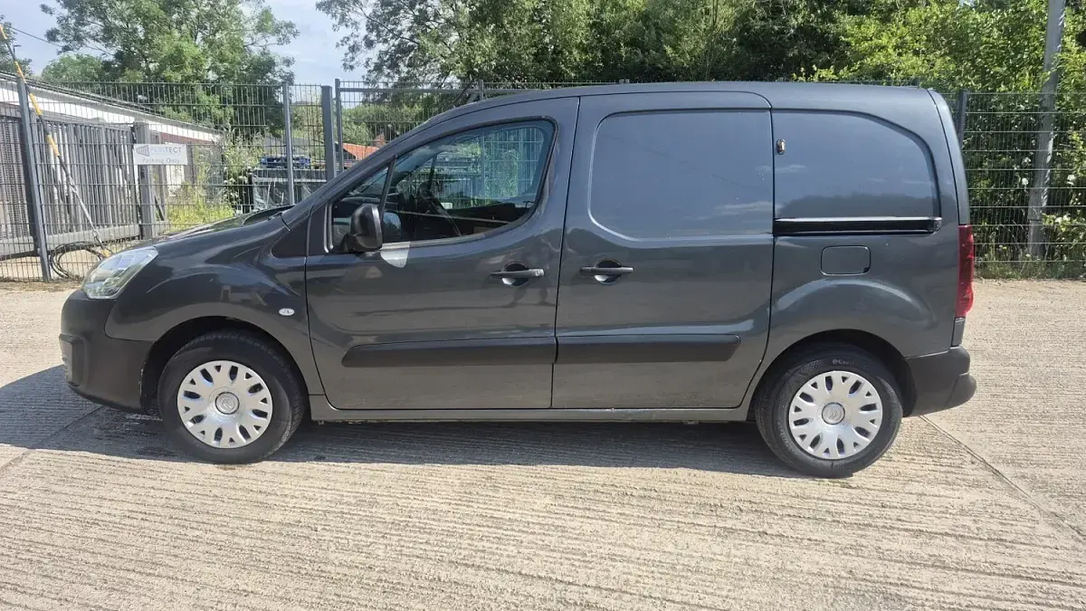 Used Citroën Berlingo 75 HP (55 kW) 2018 Grey MPV