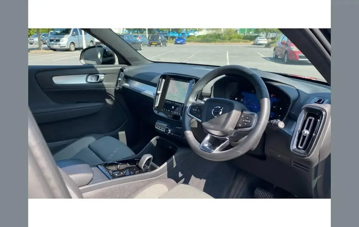 Used Volvo XC40 Plus 161 HP (118 kW) 2024 Black SUV