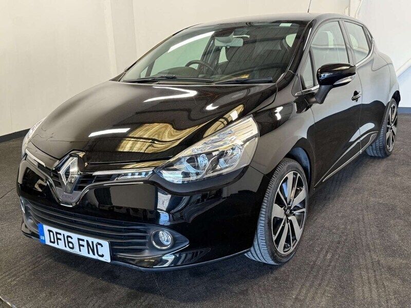 Black Used 2016 Renault Clio IV Dynamique Hatchback | £10,991 (A bit pricey) - Image 1/4