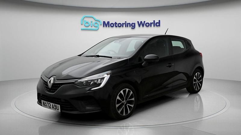 Used Renault Clio V Iconic 90 HP (66 kW) 2022 Black Hatchback