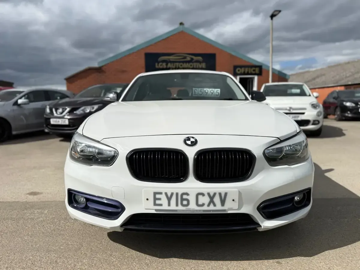 Używany BMW 118 Sport Line 2016 Biały Hatchback