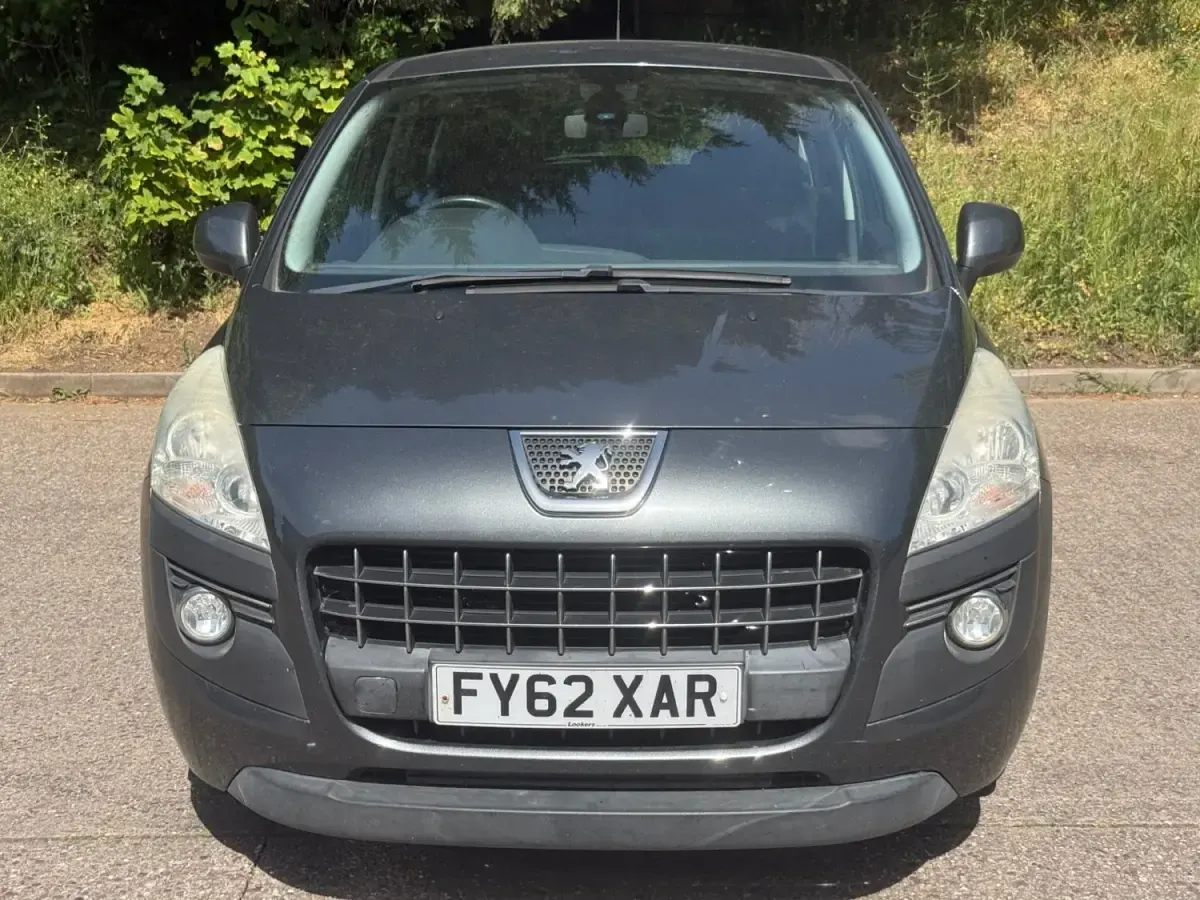 Usado Peugeot 3008 Active 112 HP (82 kW) 2012 Cinzento Carrinha