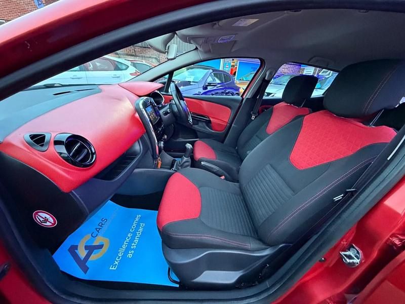 Used Renault Clio IV Dynamique 90 HP (66 kW) 2014 Red Hatchback
