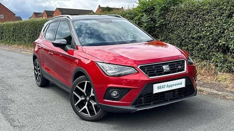 Desire red with black roof Used 2021 Seat Arona FR SUV | £13,690 (Fair price) - Image 1/4