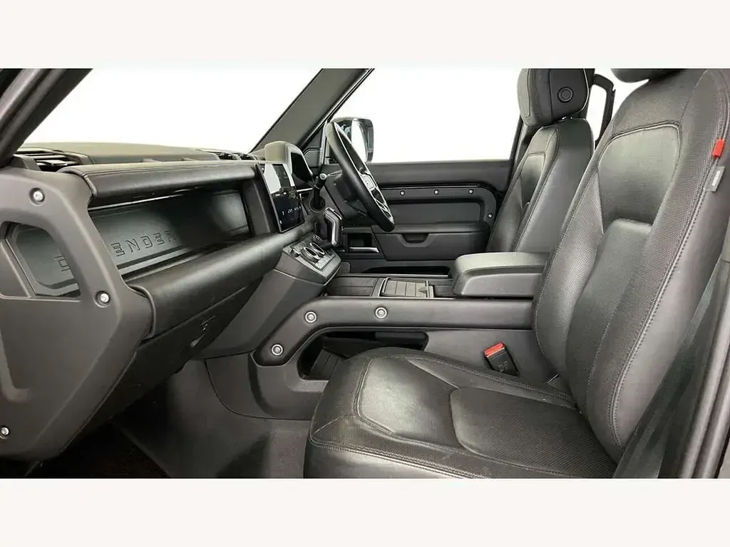 Used Land Rover Defender HSE Dynamic 300 HP (220 kW) 2023 Black SUV