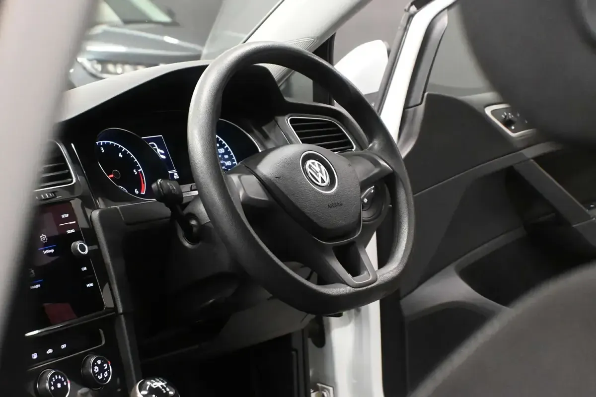 Used VW Golf VII S 115 HP (84 kW) 2017 White Hatchback