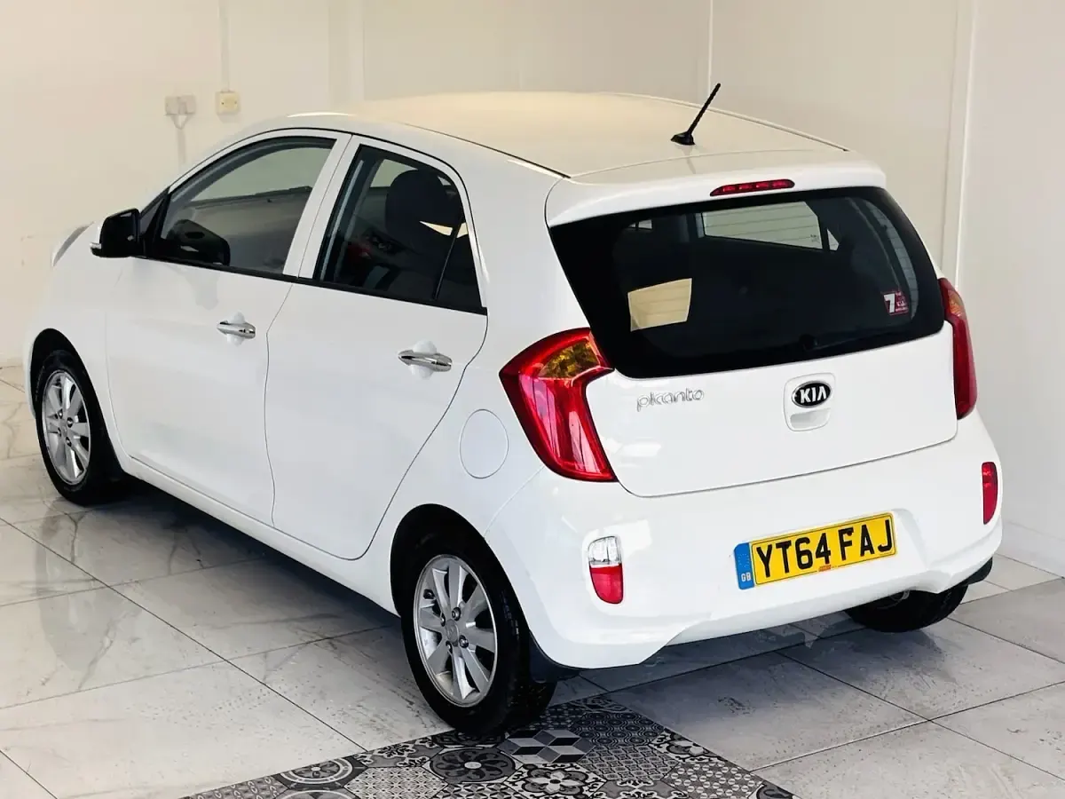 Used Kia Picanto 84 HP (61 kW) 2014 White Hatchback