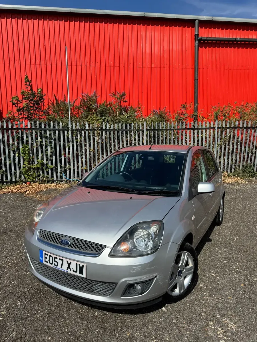 Used Ford Fiesta Zetec 75 HP (55 kW) 2007 Silver Hatchback