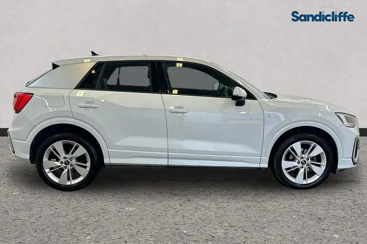 Second-hand Audi Q2 S-Line 150 CP (110 kW) 2026 Alb SUV
