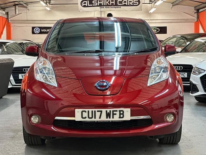 Begagnad Nissan Leaf Tekna 80 kW (109 HK) 2017 Röd Halvkombi