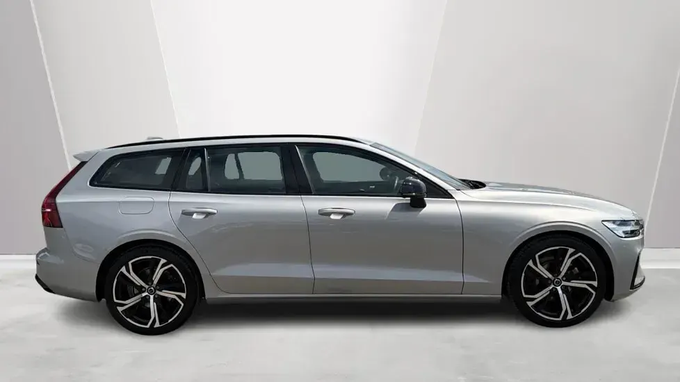 Used Volvo V60 Plus 194 HP (142 kW) 2025 Silver Estate