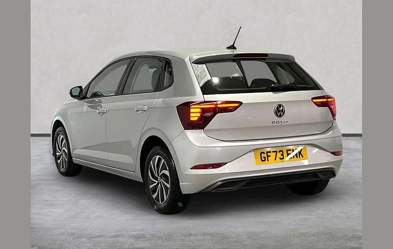 Usado VW Polo Life 80 HP (58 kW) 2023 Prateado Citadino