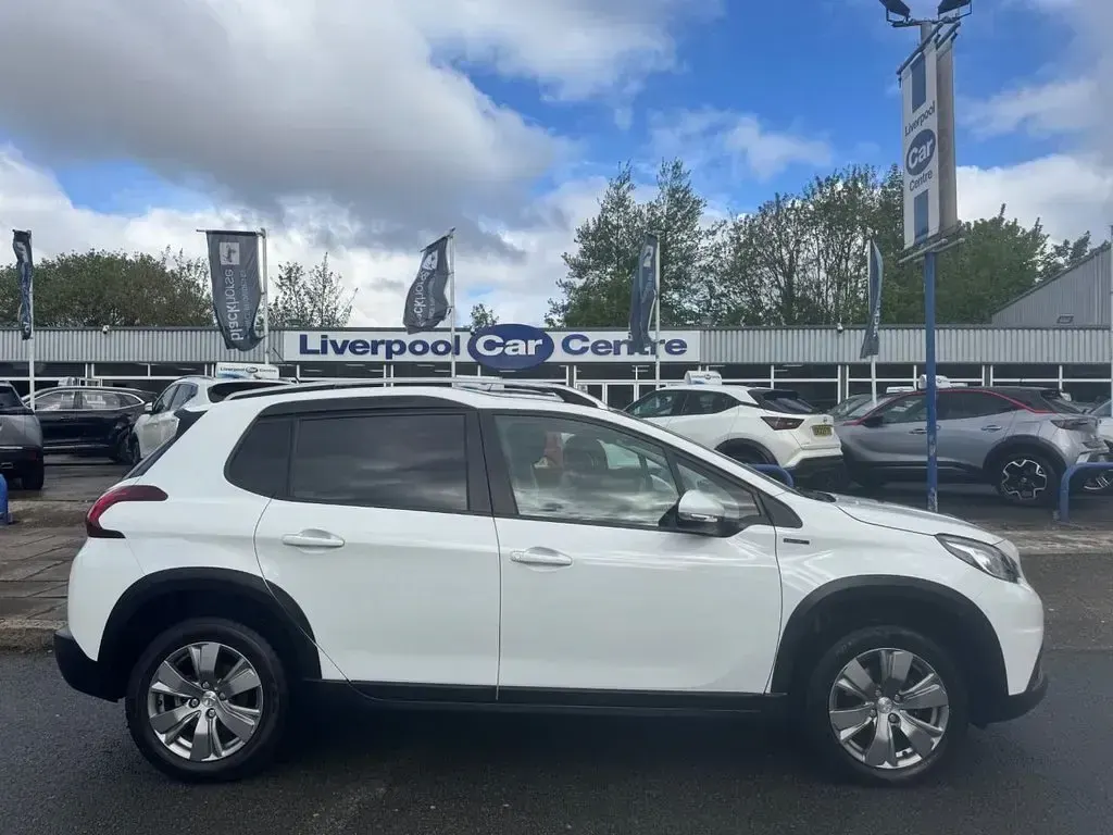 Used Peugeot 2008 Signature Sky 82 HP (60 kW) 2019 White SUV