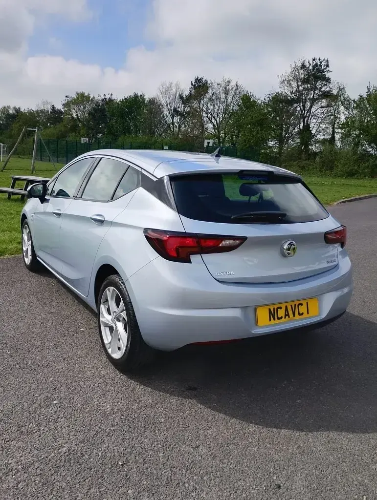 Second-hand Vauxhall Astra SRi 150 CP (110 kW) 2018 Argintiu Hatchback