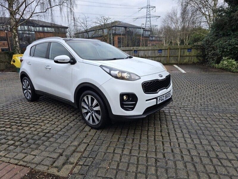 White Used 2017 Kia Sportage 3 SUV | £9,199 (Fair price) - Image 1/4