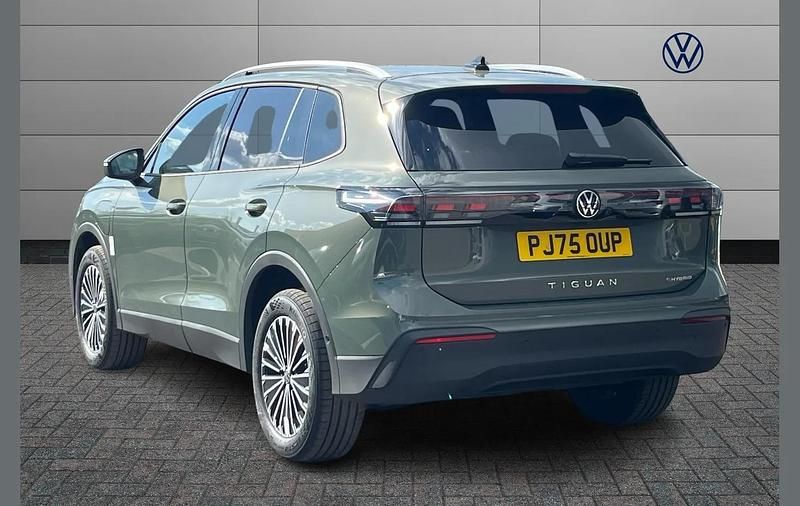 New VW Tiguan Match 200 HP (147 kW) 2025 Green SUV