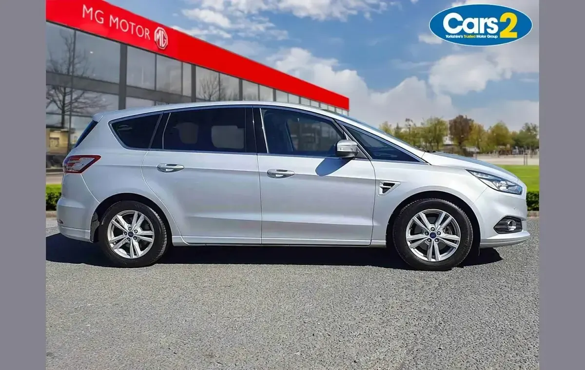 Used Ford S-MAX Titanium 147 HP (108 kW) 2016 Silver MPV