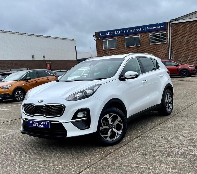 White Used 2019 Kia Sportage 2 SUV | £12,495 (A bit pricey) - Image 1/4
