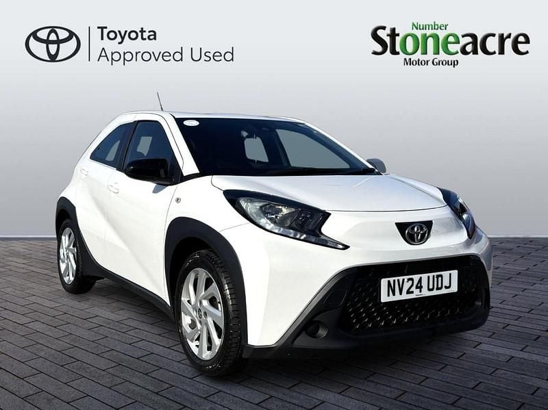 Used Toyota Aygo X PURE 72 HP (52 kW) 2024 White SUV