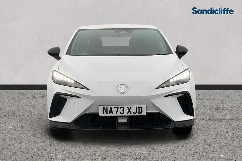 Used MG MG4 EV SE 125 kW (170 HP) 2023 Solid  arctic white Hatchback