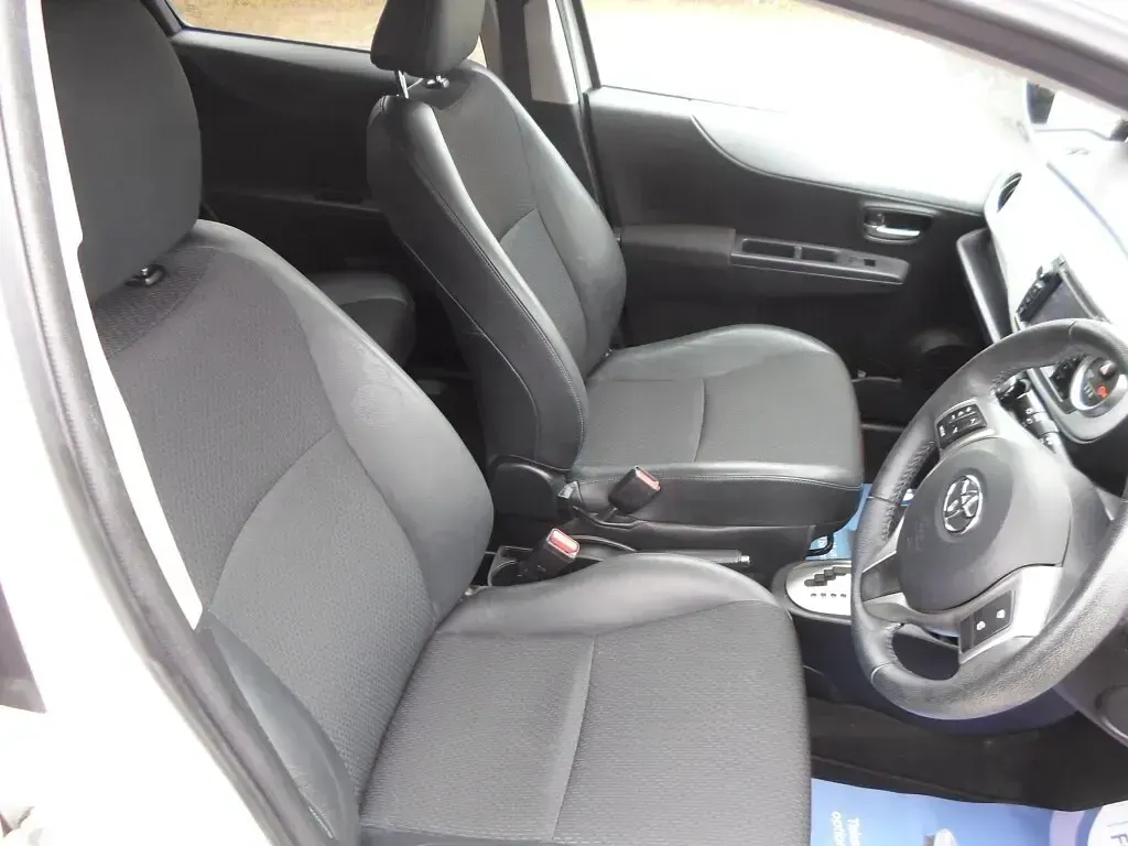Used Toyota Yaris Trend 101 HP (74 kW) 2014 White Hatchback