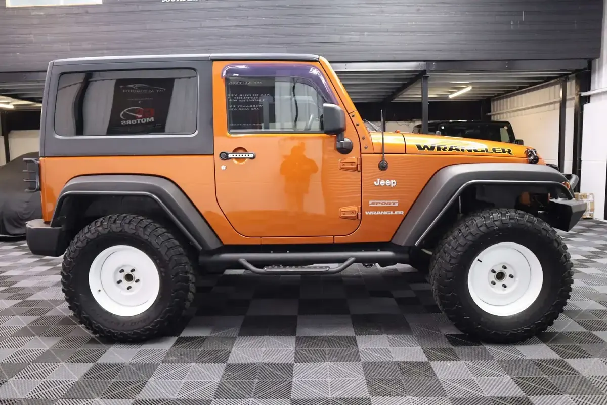 Used Jeep Wrangler Rubicon 196 HP (144 kW) 2011 Orange SUV