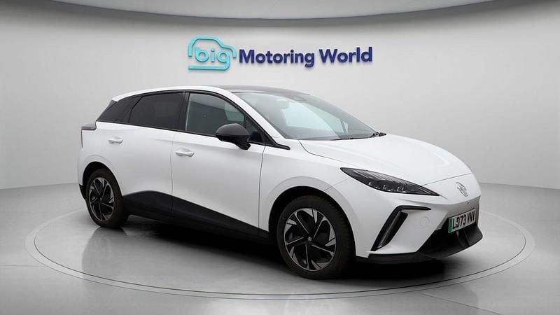 Used MG MG4 EV Trophy 147 kW (201 HP) 2023 White Hatchback