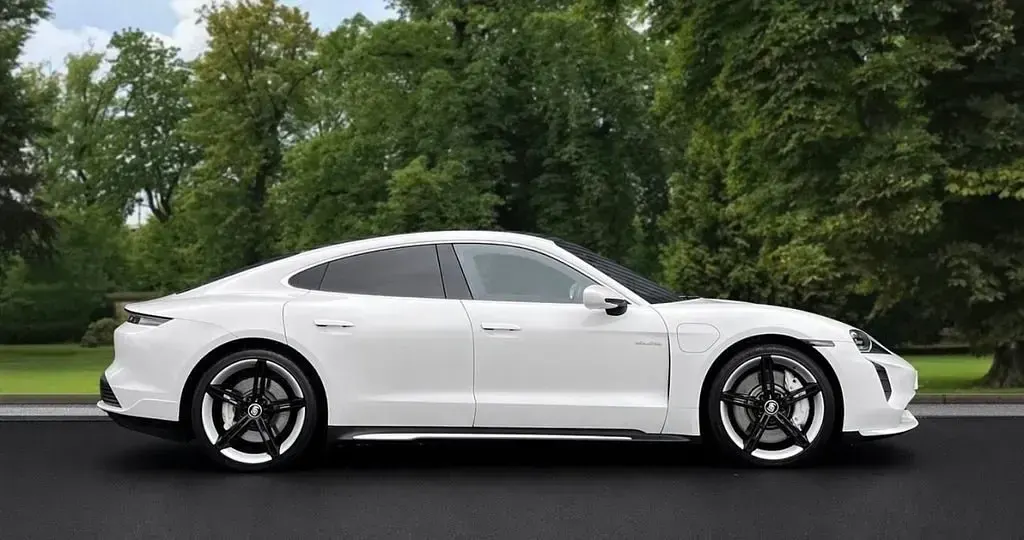 Usado Porsche Taycan Performance Package 500 kW (680 HP) 2021 Branco Sedan