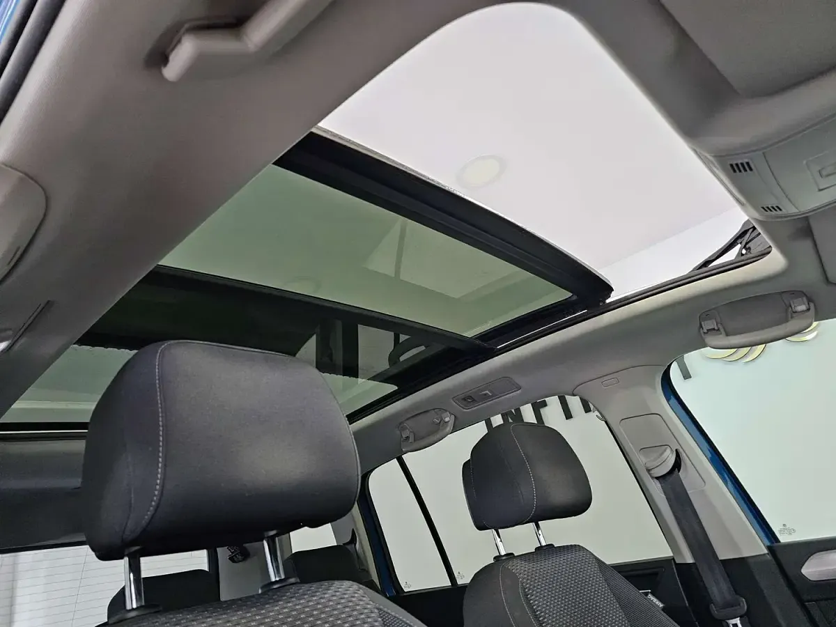 Used VW Touran Family 147 HP (108 kW) 2019 Blue MPV