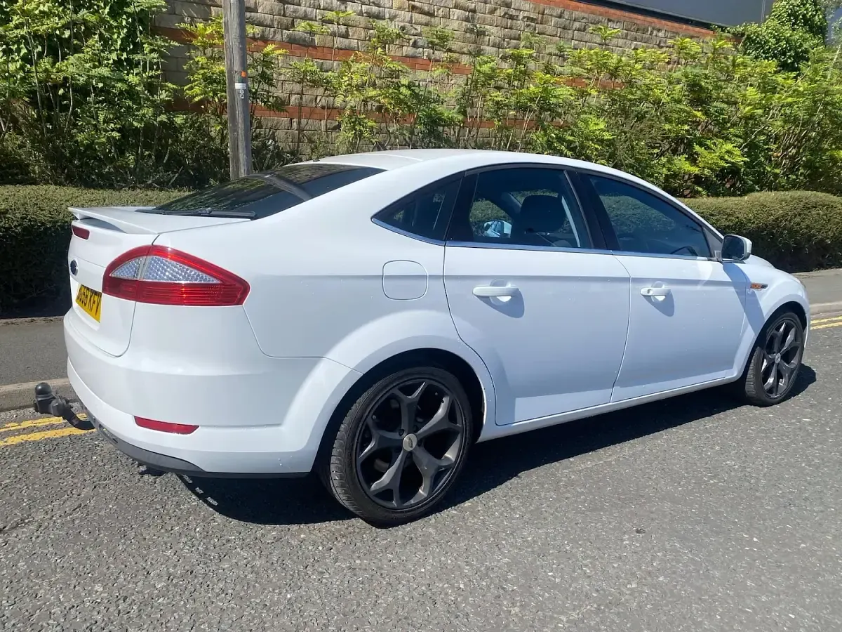 Used Ford Mondeo Titanium 140 HP (102 kW) 2008 White Hatchback