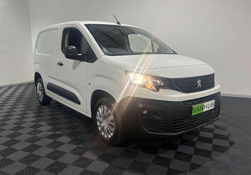 White Used 2021 Peugeot Partner Premium MPV | £9,295 (Fair price) - Image 1/4