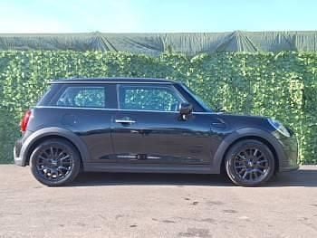 Usado Mini Cooper Classic 136 HP (100 kW) 2022 Preto Citadino