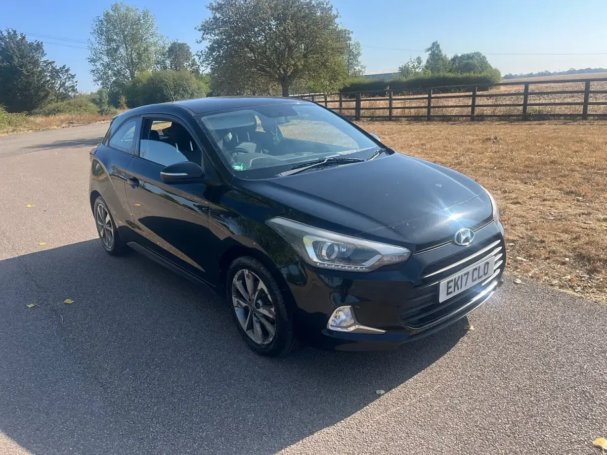 Used Hyundai i20 SE 82 HP (60 kW) 2017 Black Coupe