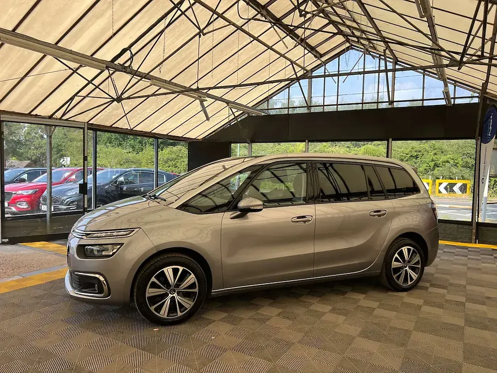 Used Citroën Spacetourer Flair 120 HP (88 kW) 2019 Grey MPV