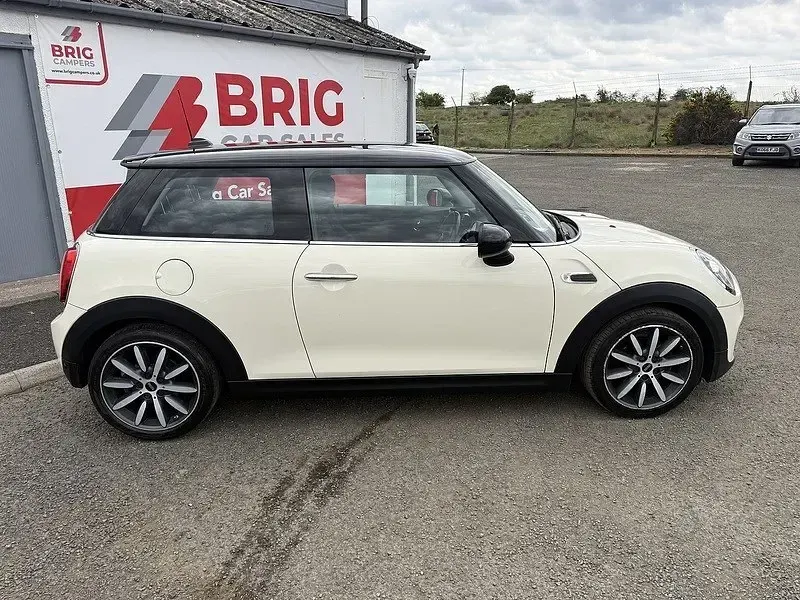 Używany Mini Cooper Hatch 136 KM (100 kW) 2018 Biały Hatchback