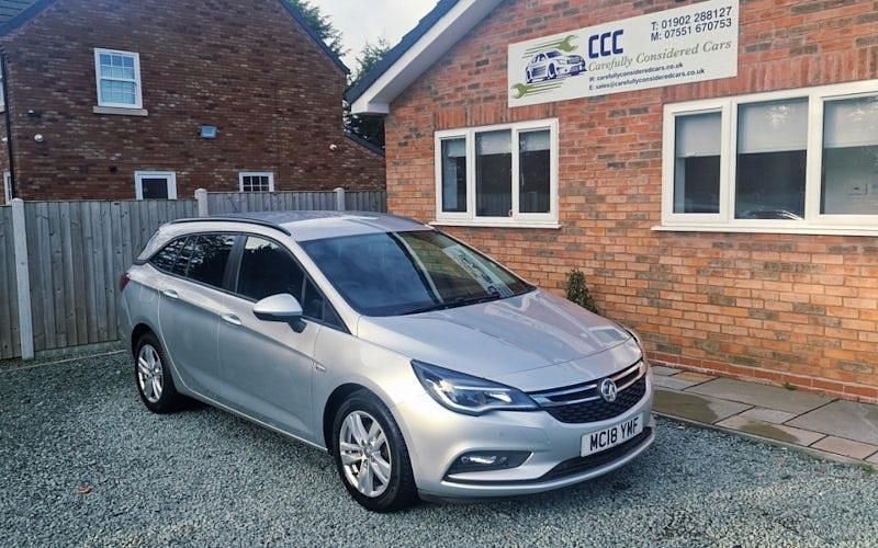 Used 2018 Vauxhall Astra Design Edition Estate | £5,950 (Fair price) - Image 1/4