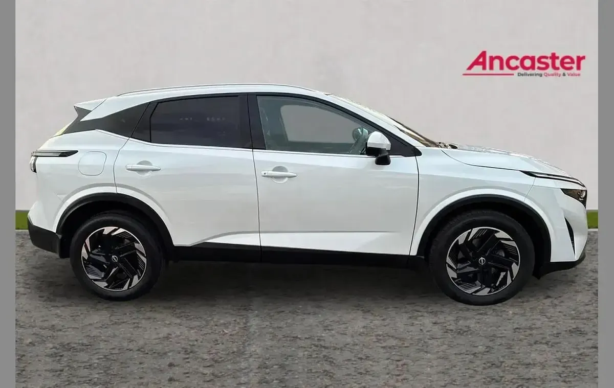 Used Nissan Qashqai N-Connecta 138 HP (101 kW) 2025 White SUV