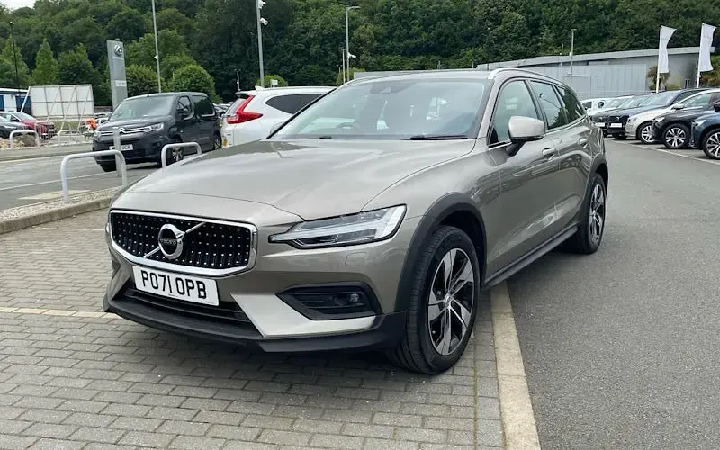 Used Volvo V60 CC 197 HP (144 kW) 2021 Estate