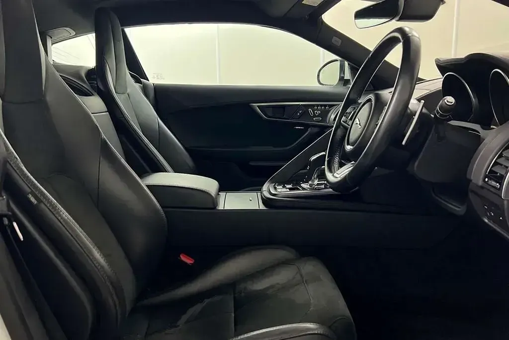 Usado Jaguar F-Type 300 HP (220 kW) 2017 Branco Coupé