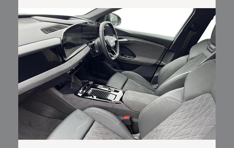 Begagnad Audi Q6 e-tron Advanced 284 kW (387 HK) 2025 Svart SUV