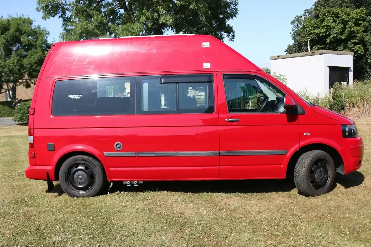 Used VW T5 SE 140 HP (102 kW) 2011 Red Van