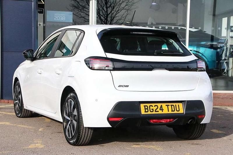 Used Peugeot 208 Active 74 HP (54 kW) 2024 White Hatchback