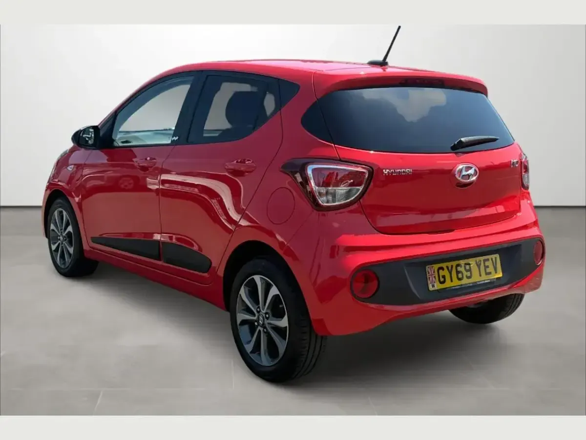 Used Hyundai i10 65 HP (47 kW) 2019 Red Hatchback