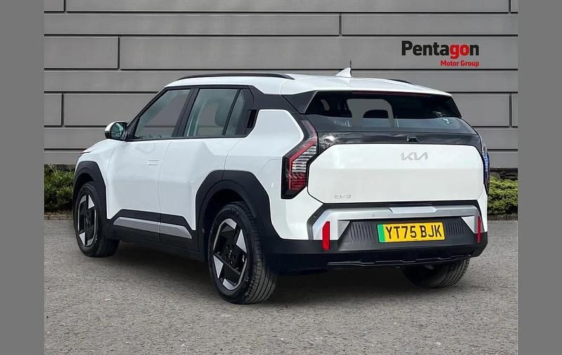 Used Kia EV3 Air 147 kW (201 HP) 2025 White SUV
