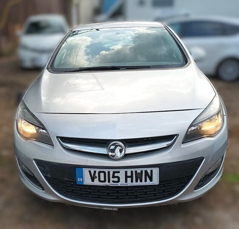 Silver Used 2015 Vauxhall Astra Design Edition Hatchback | £1,995 (Super price) - Image 1/4